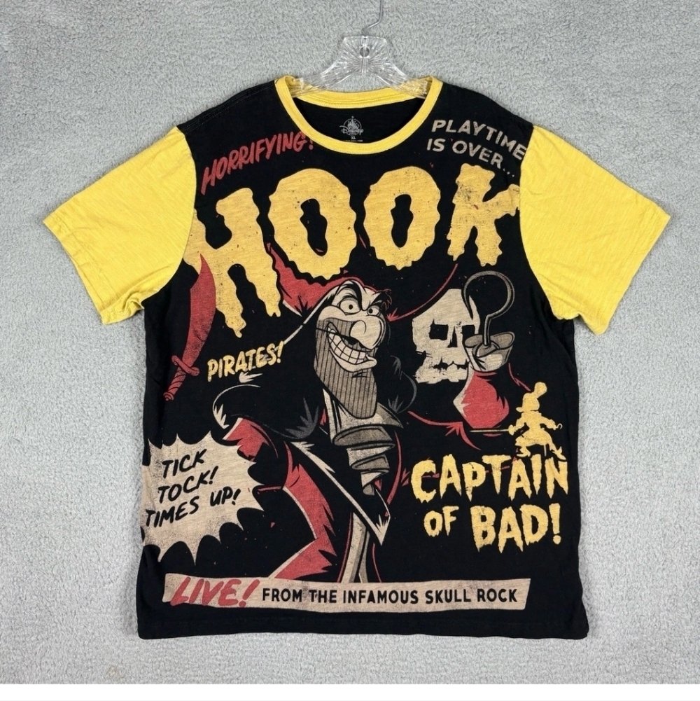 Disney Parks Captain Hook T-shirt Men’s L Black Yellow All Over Print